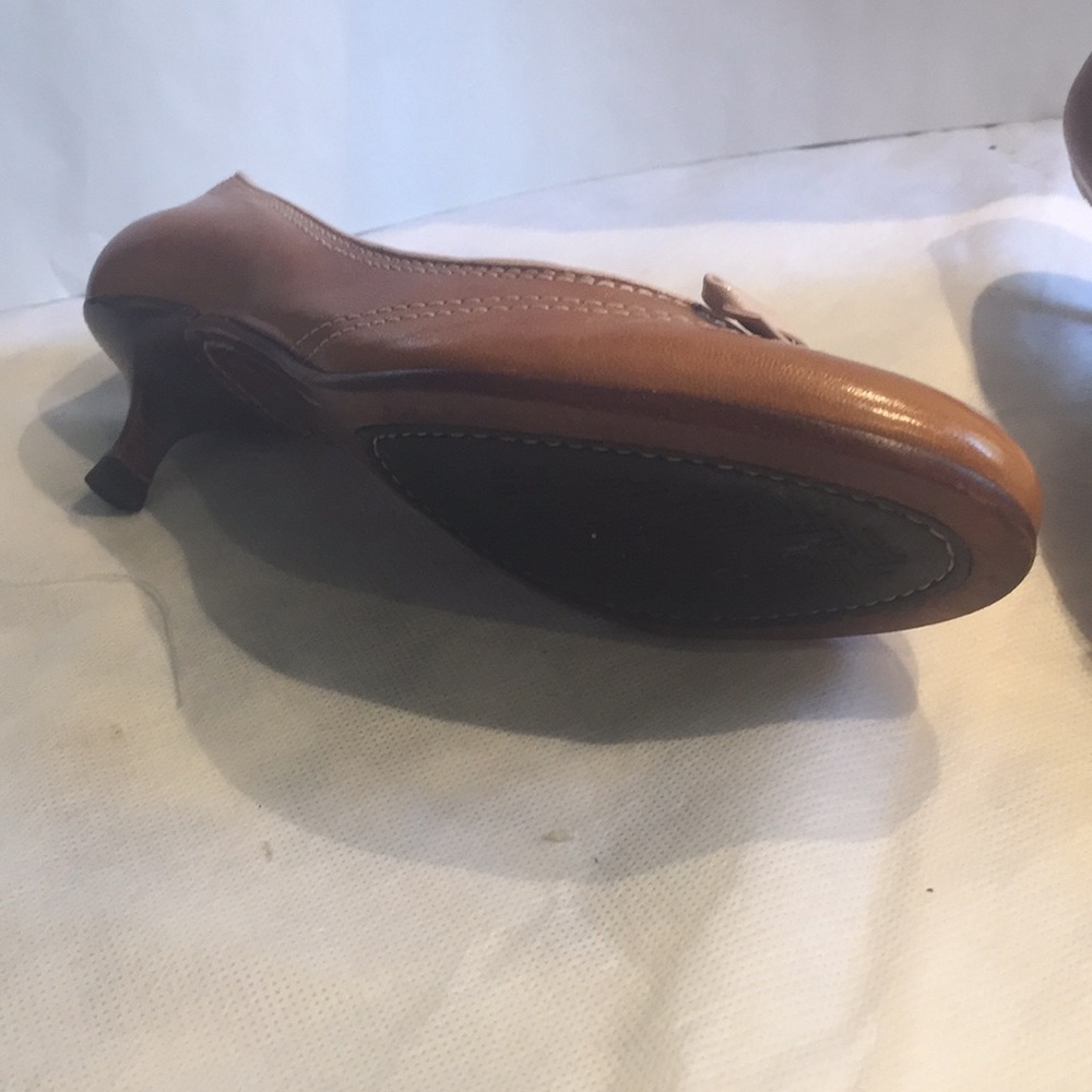 Cole Haan light brown & light pink bow pump